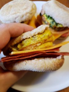 Make ahead breakfast sandwiches, a quick and easy breakfast that's low on calories and budget friendly. #fitandfrugalmommy #fitness #health #healthyrecipes #eatclean #quickmeals