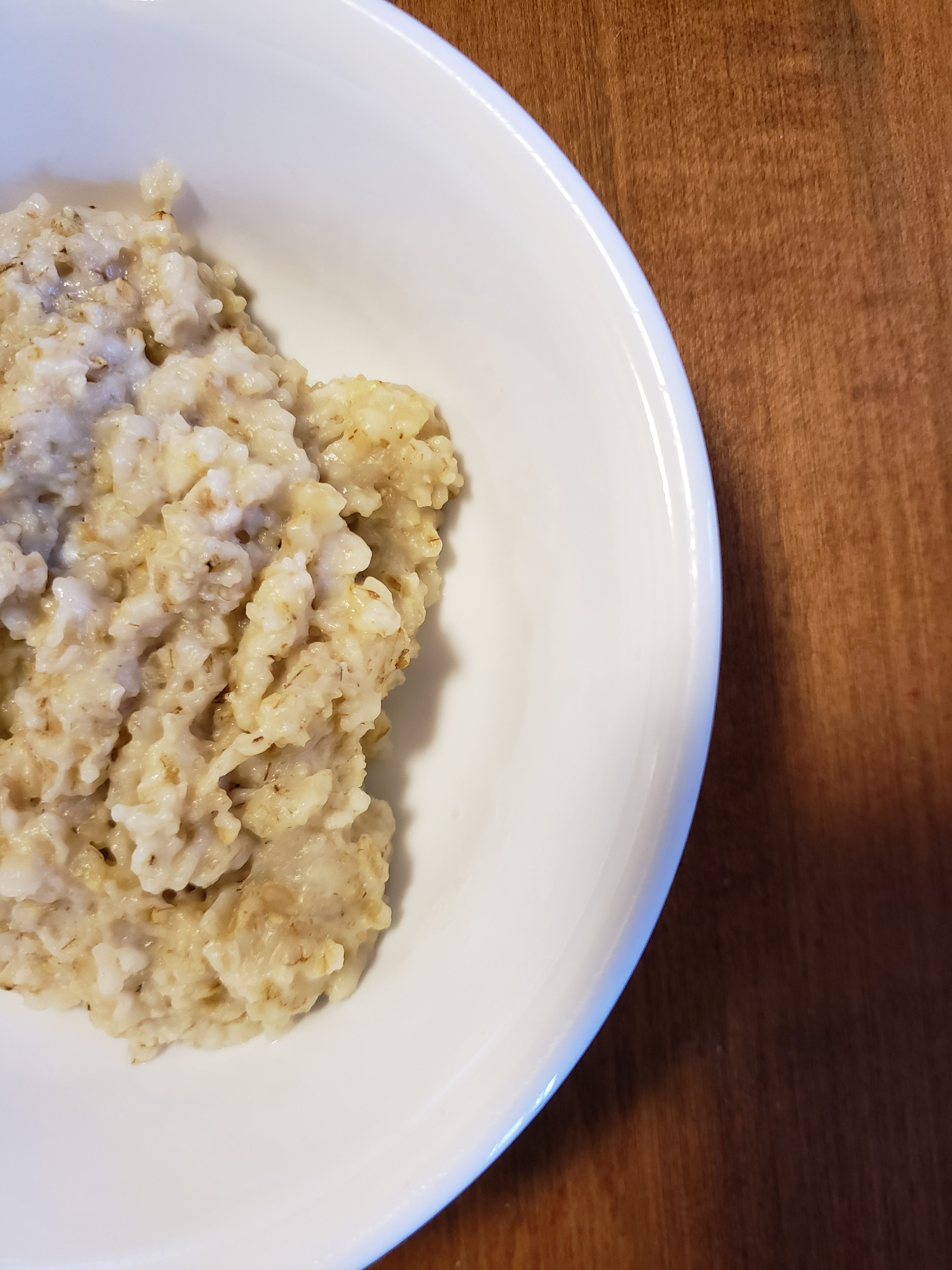 How to make egg white oatmeal an easy recipe with only 3 ingredients. #fitandfrugalmommy #eatclean #healthyrecipes #eggwhiteoatmeal #lowcarb