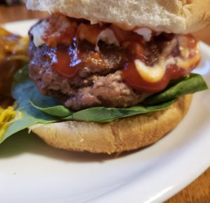 A keto homemade burger with absolutely no fillers or additives that tastes absolutely delicious. #fitandfrugalmommy #health #fitness #healthyrecipes #eatclean #keto