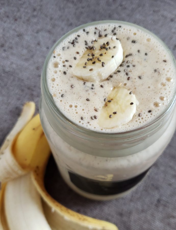 Peanut Butter Banana Smoothie, a quick and easy, healthy smoothie recipe. #fitandfrugalmommy