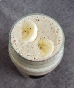 Peanut Butter Banana Smoothie, a quick and easy, healthy smoothie recipe. #fitandfrugalmommy