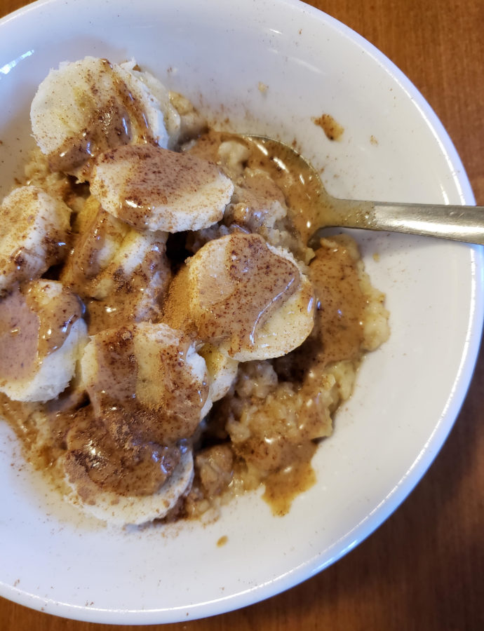 Almond butter and banana oatmeal, a healthy filling breakfast recipe. #fitandfrugalmommy #eatclean #healthyrecipe #health