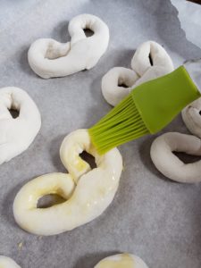 Two Ingredient Dough Dessert Pretzels #fitandfrugalmommy a healthy treat.