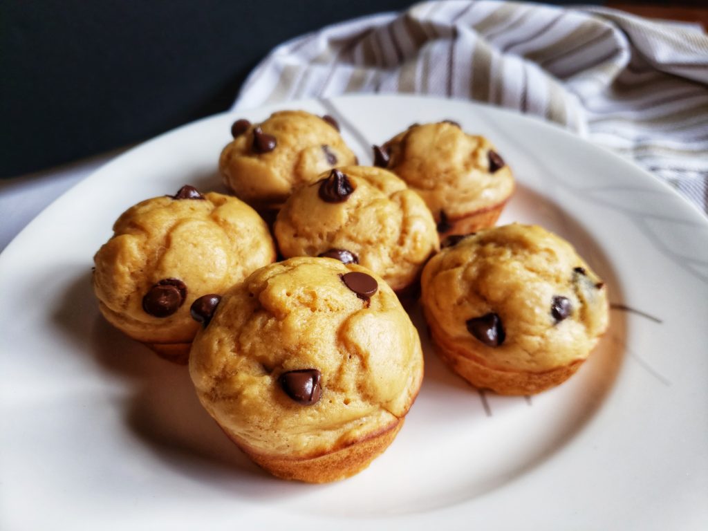 A delicious, quick and easy grab and go healthy snack recipe. A peanut butter cup protein muffin, featuring greek yogurt! So delicious for less than 150 calories.