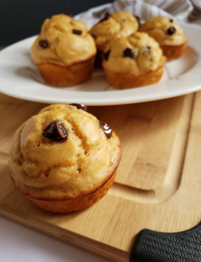 A delicious, quick and easy grab and go healthy snack recipe. A peanut butter cup protein muffin, featuring greek yogurt! So delicious for less than 150 calories.