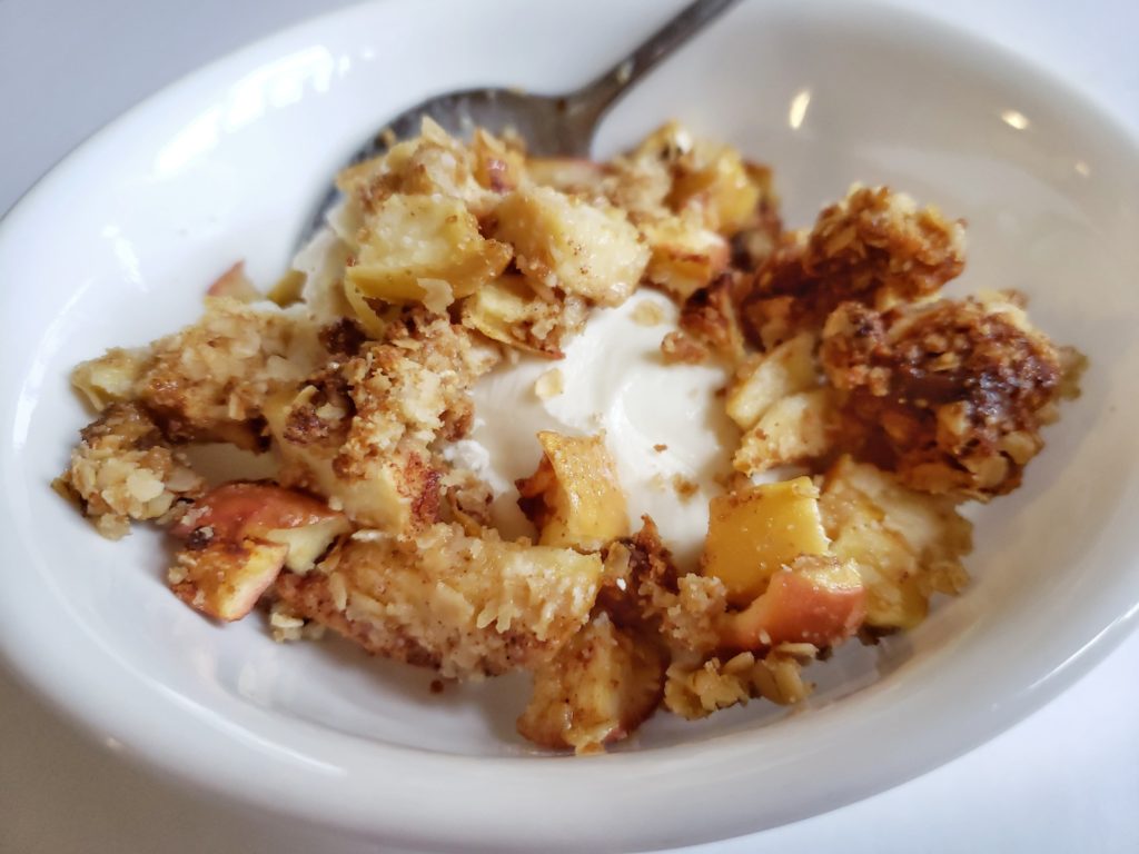 Healthy air fryer apple crisp, a gluten free, low calorie dessert recipe.