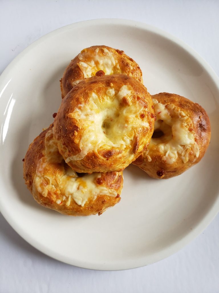 Two Ingredient Dough 3 Cheese bagels, a delicious, quick and easy low sugar bagel the whole family will love! Only 5 Weight Watchers Smartpoints, a weight watchers freestyle recipe.