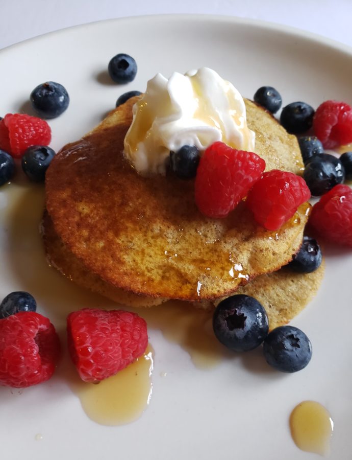 Weight Watchers Banana Protein Pancakes, a quick and easy breakfast recipe for only 1 smartpoint. A WW freestyle recipe.